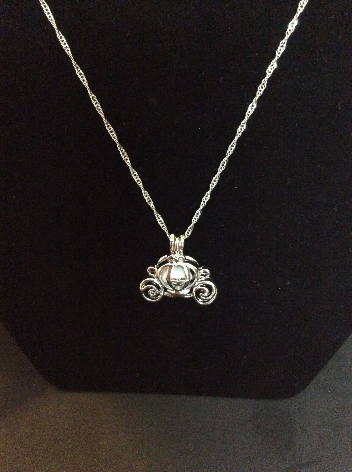 Pearl Pendant Necklaces